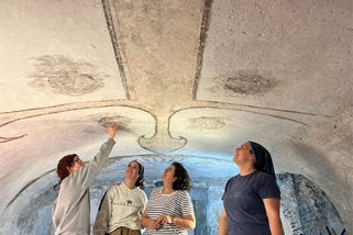 Descubierta una Gran Cruz de Santiago en la cripta de la Catedral de Segovia